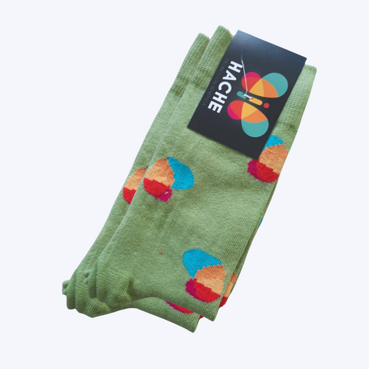 calcetín verde con mariposas a color