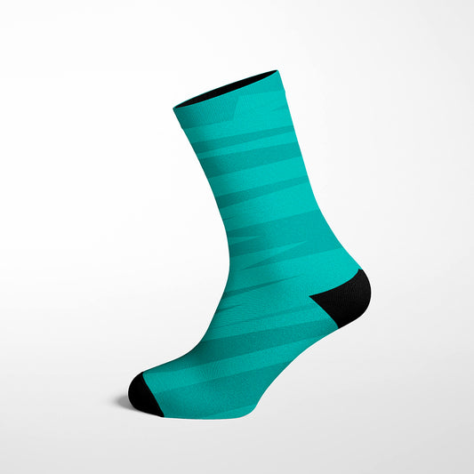 calcetín técnico azul cielo con aguas más oscuras y silueta mariposa roja  trasera